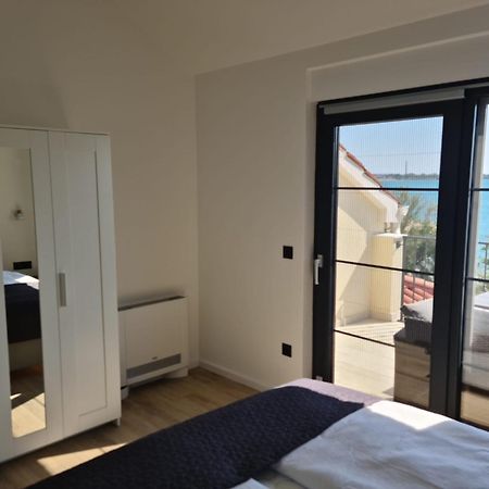 Appartments Akrapovic Vrsi Quarto foto